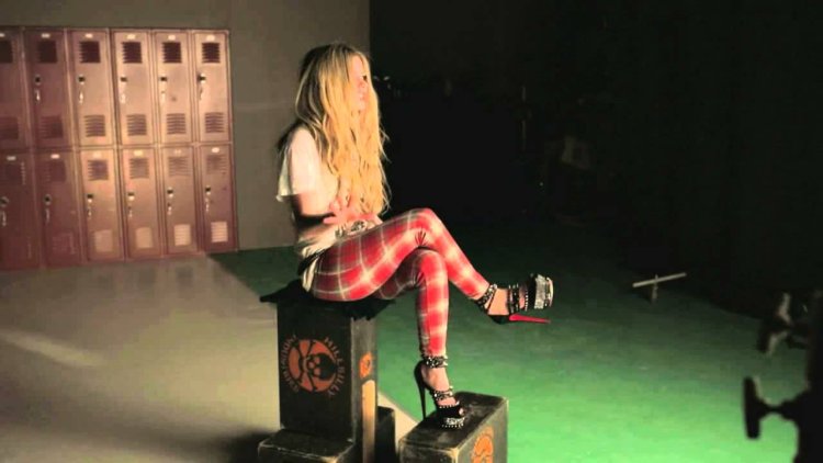 Avril Lavigne here's to never growing up