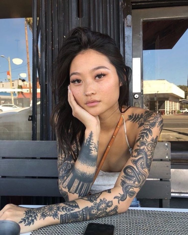 Angie Varona in bikini