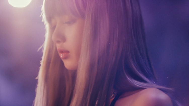 Lalisa Manoban Whistle