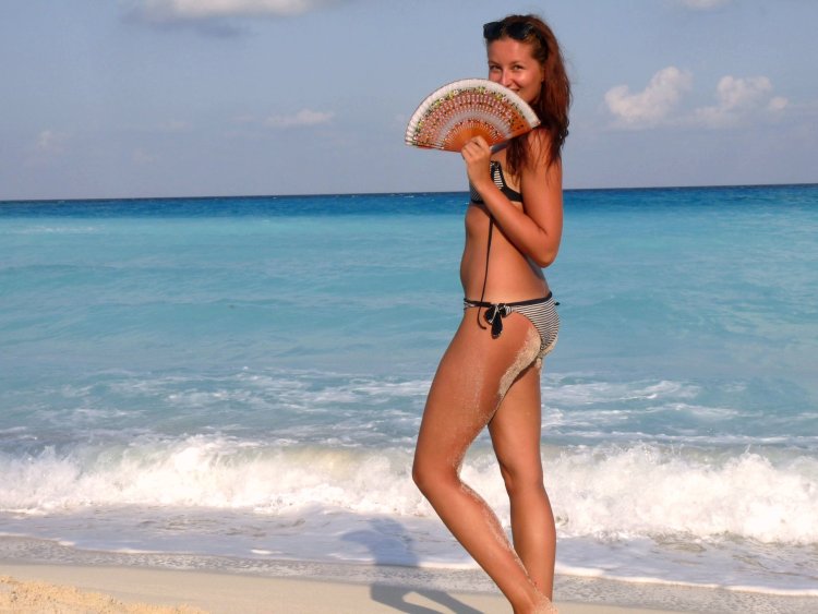 Dasha on the beach model