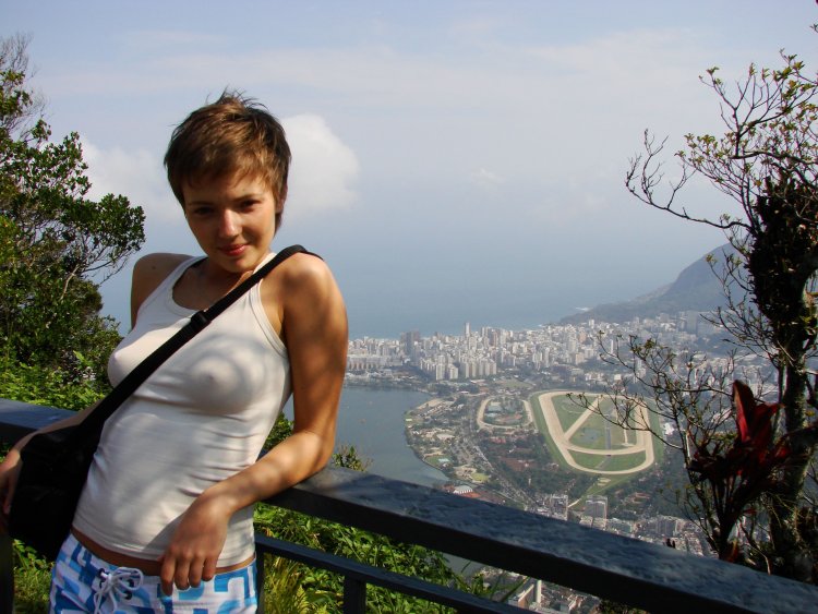 Teen without a bra under clothes