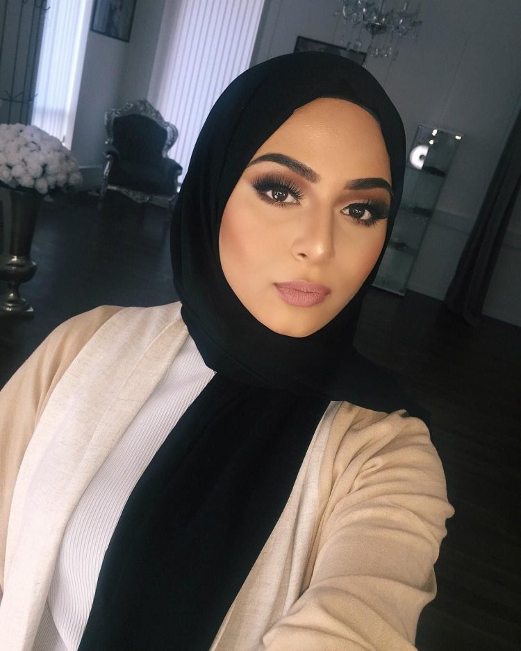 Julianna Vega in hijab