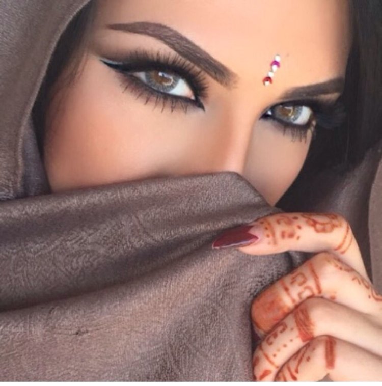 Arabic makeup for blue eyes