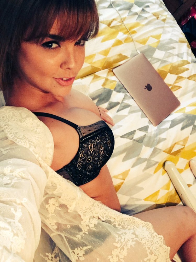 Dillion Harper selfie