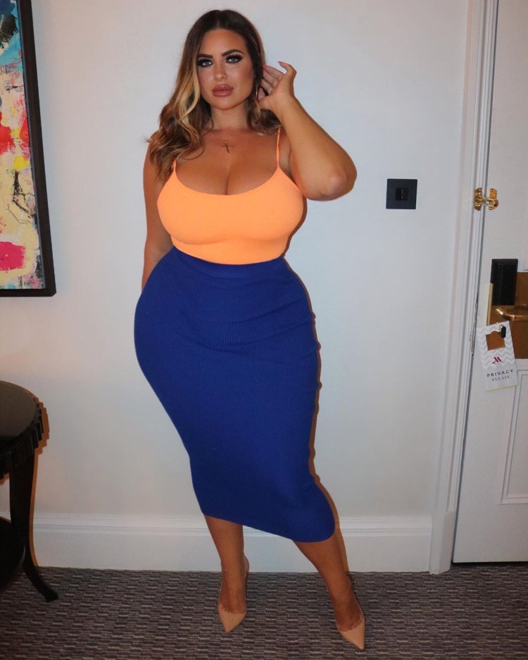 @Djhannahb Hannah in a dress