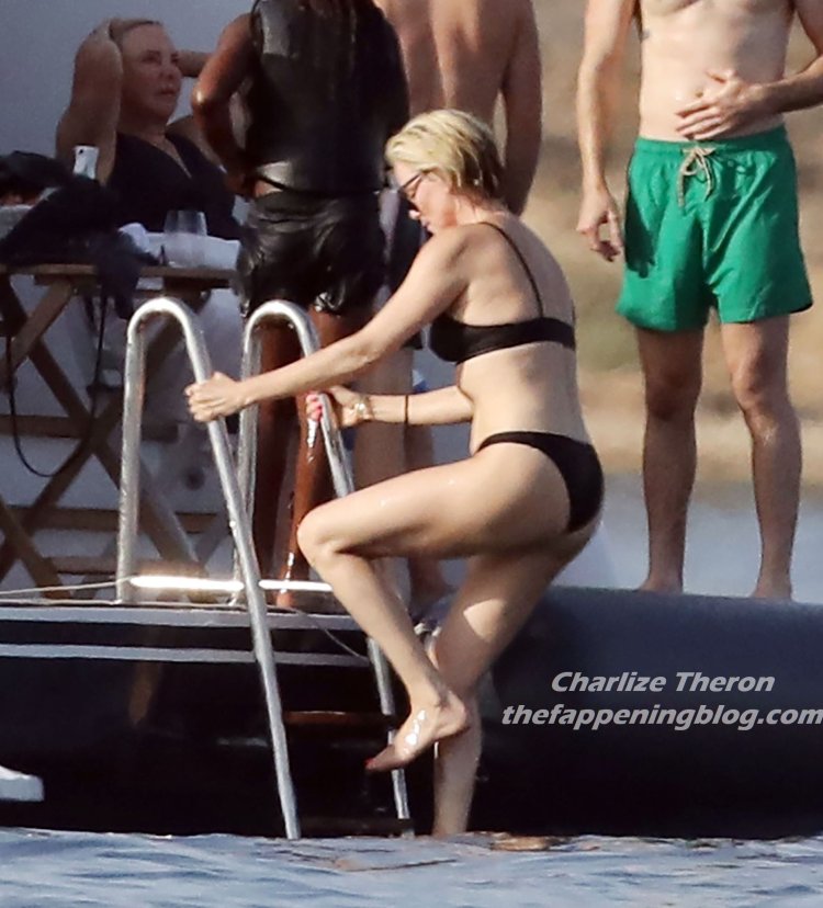 Charlize Theron in a bikini without photoshop