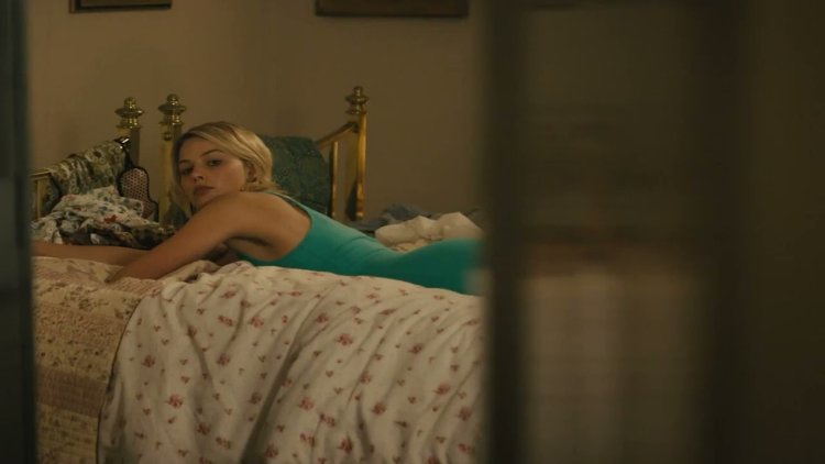 Alice Eve bed scene