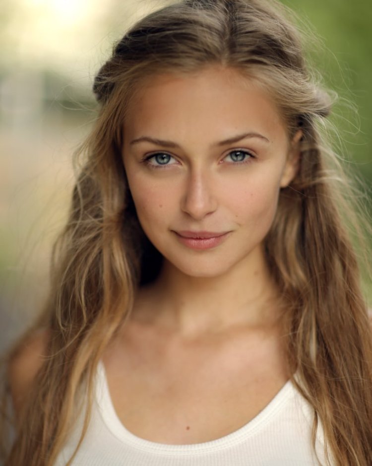 Sophie Simnett Daybreak