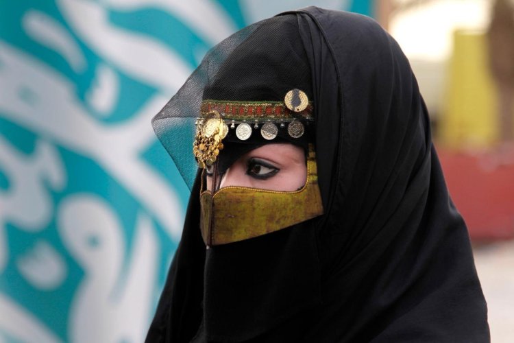 Saudi Arabian women wearing niqab