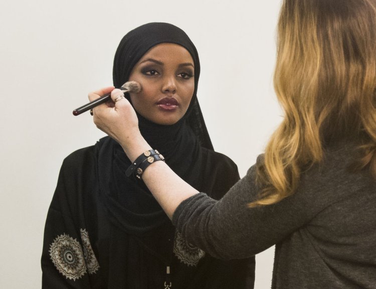 Saudi arabia girls wearing hijab