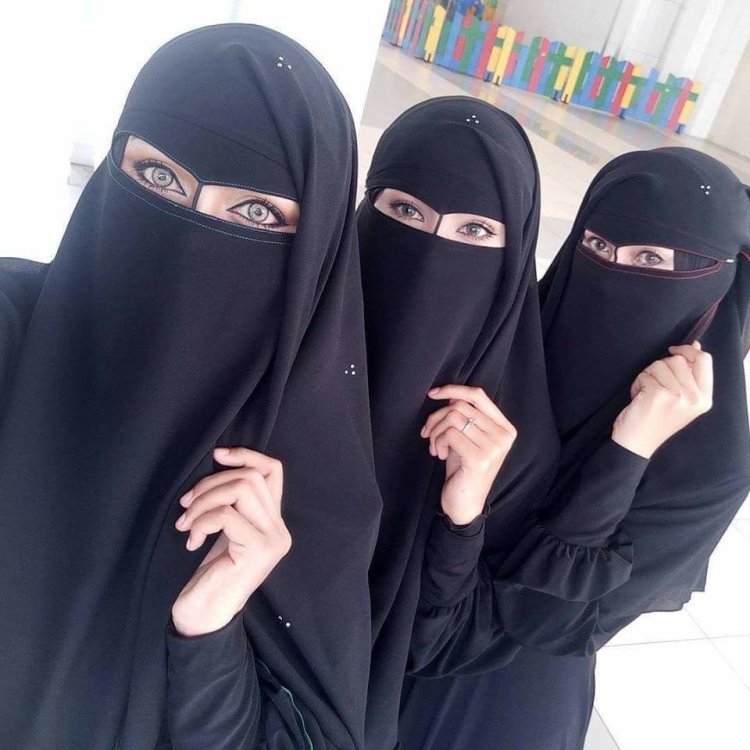 Saudi Arabian girls niqab