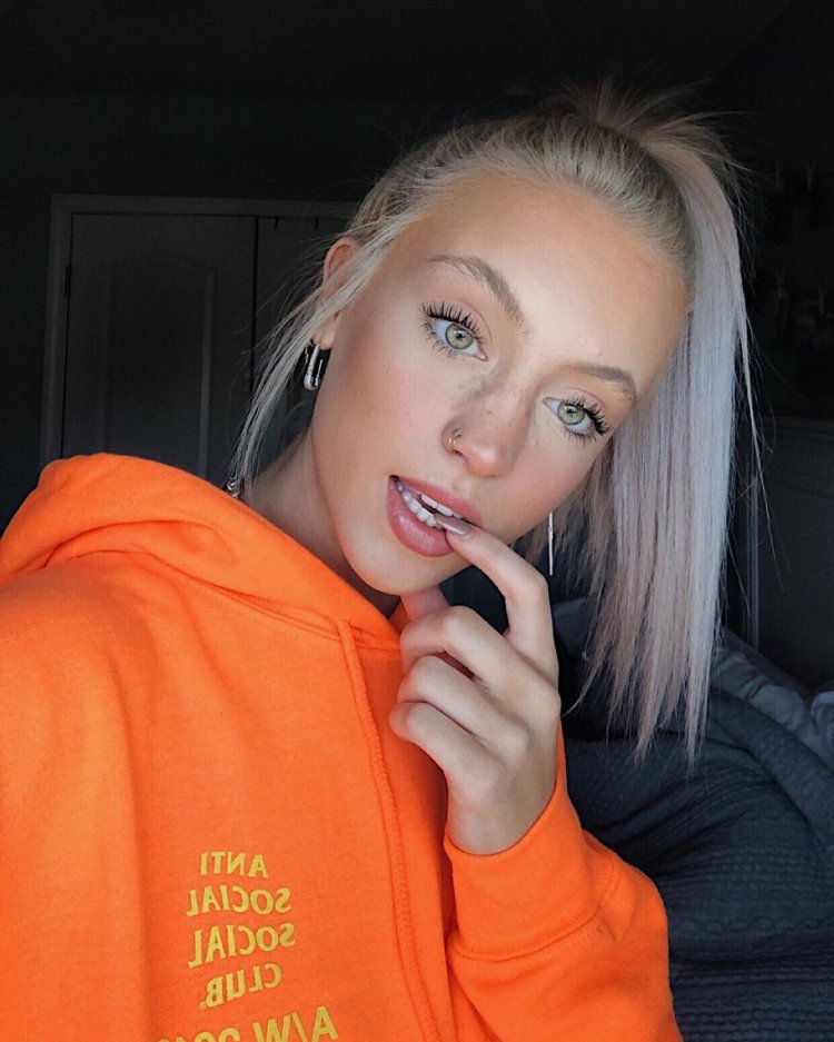 Riley Hubatka tik tok