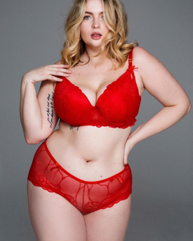 Colleen Cameron plus size model
