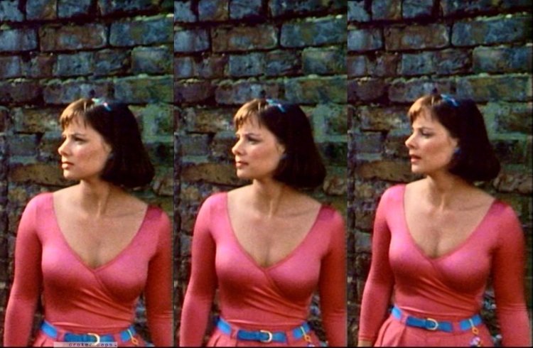 Nicola Bryant negligee