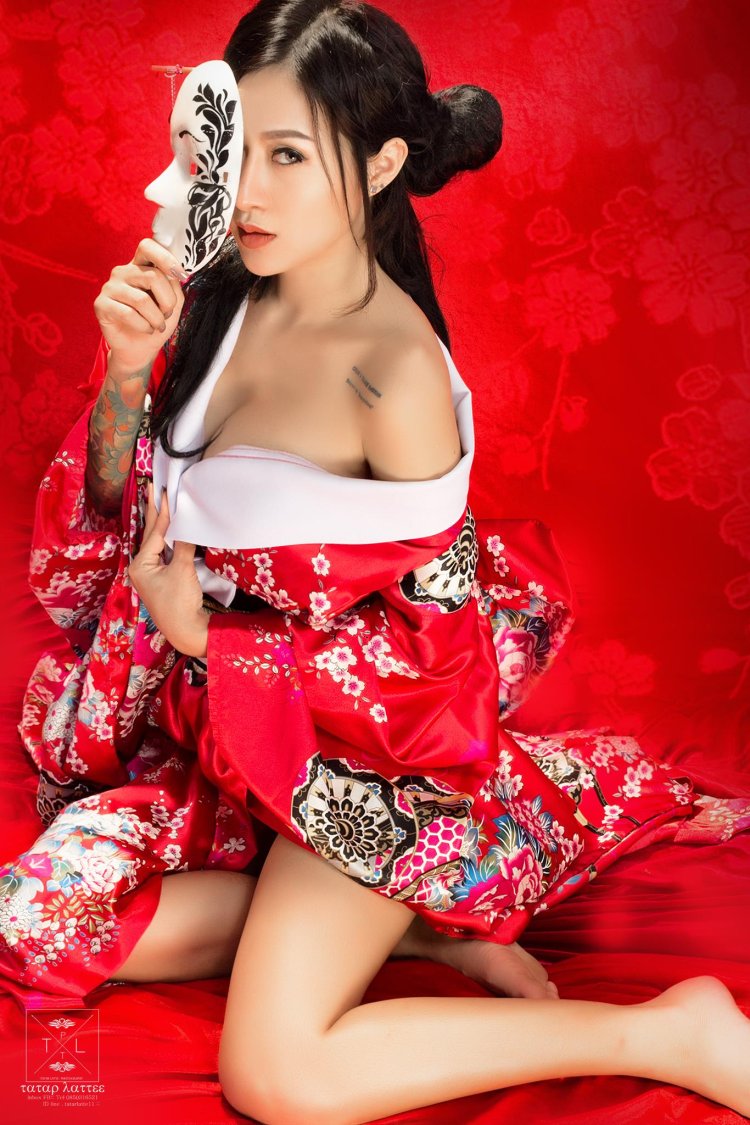 Chinese woman in kimono