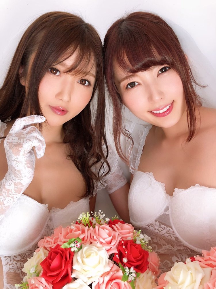 Hitomi Tanaka and Anri Okita