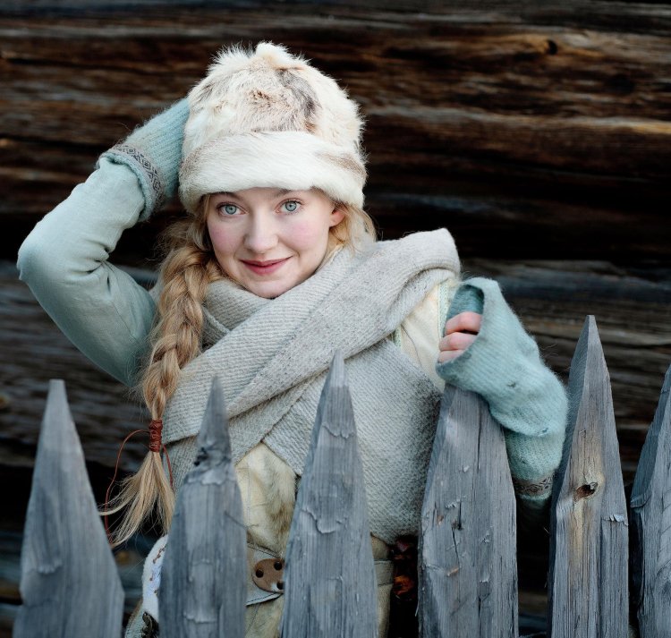 Astrid Smeplass three nuts for Cinderella