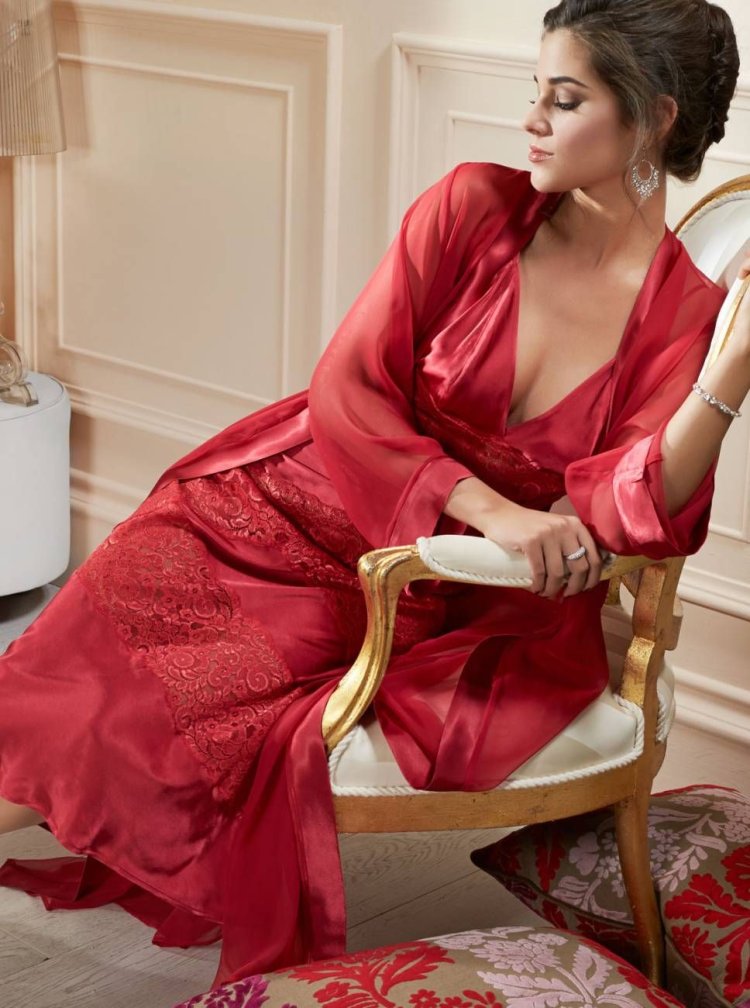 Girl in a purple dress from the back