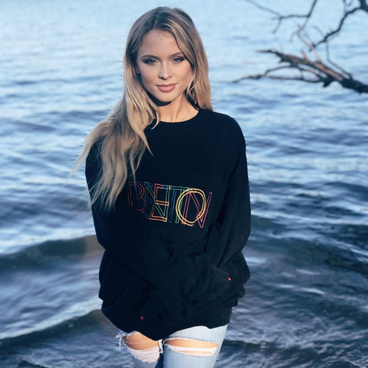 Zara Larsson photo hot