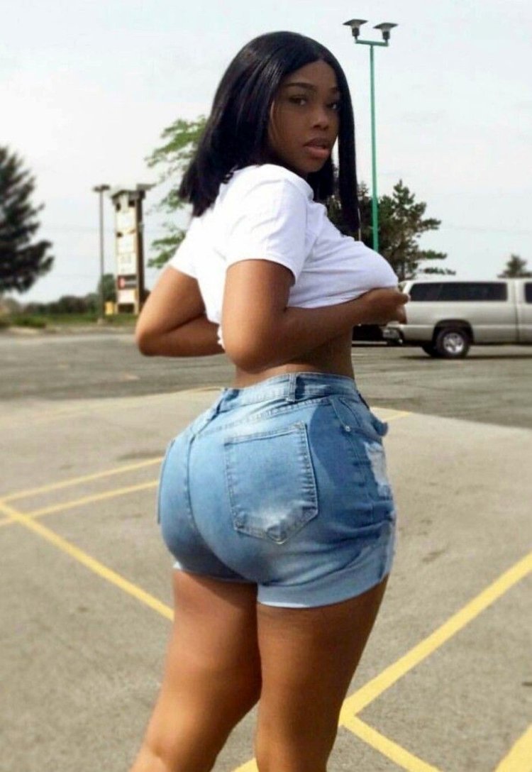 Lisa Black plus size model