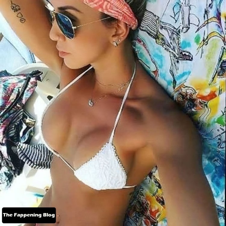 Winifer fernandez legs