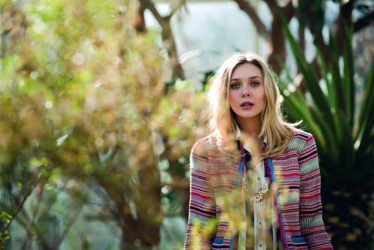 Photosessions of Elizabeth Olsen in nature