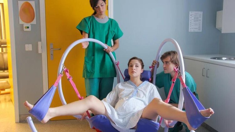 Vertical childbirth posture