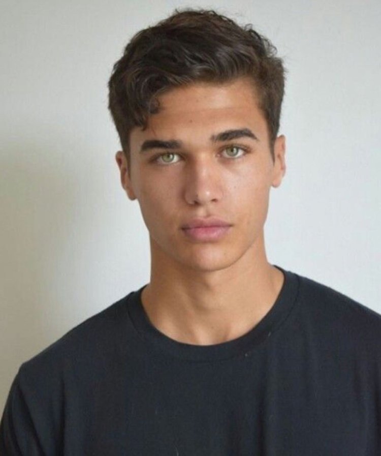 Men's hairstyles for long curly hair