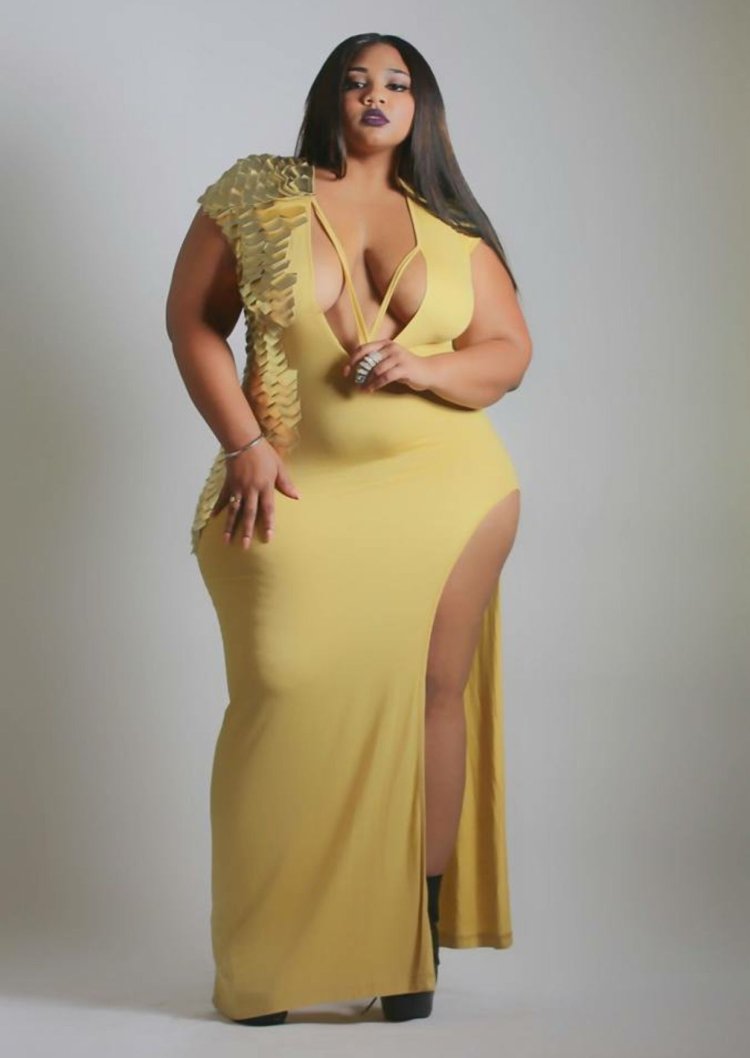 Camora plus size model