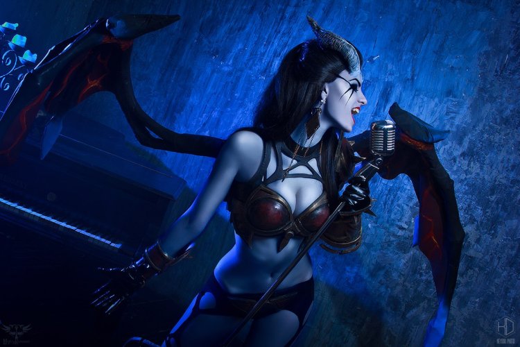 Queen of Pain Dota 2 Cosplay