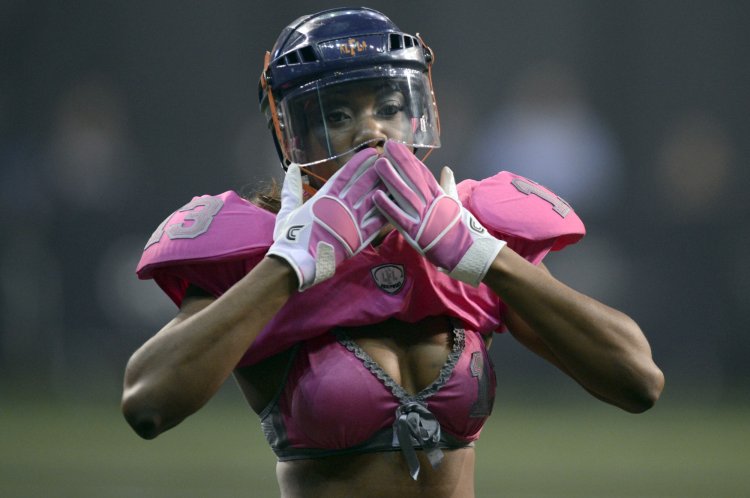 Angela Reipien, American football
