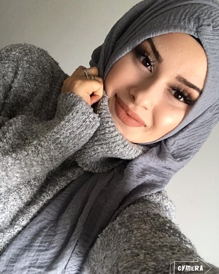 Zarina Pashnina in hijab