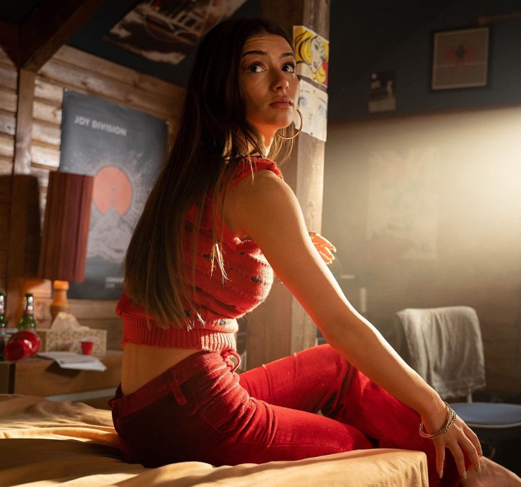 Mimi Keene sex education