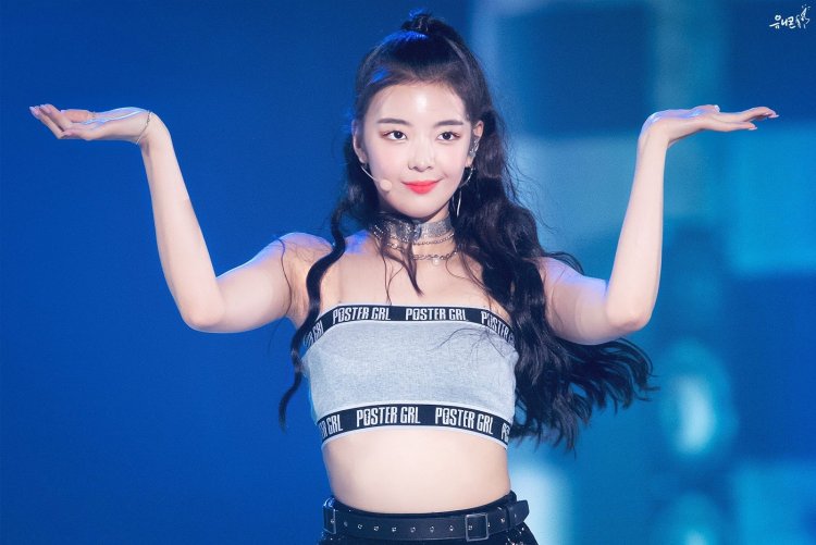 Leah from Itzy figure