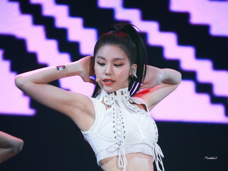 Hwang Yeji performances are hot