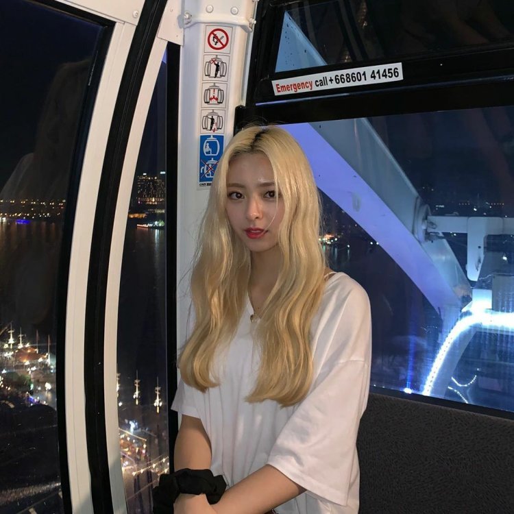 Itzy Yuna Instagram
