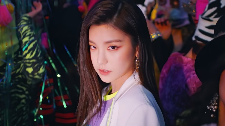 Itzy Yuna Wannabe