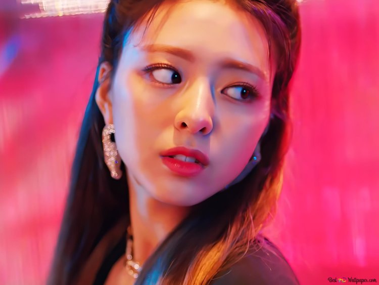 Yuna from Itzy 2022