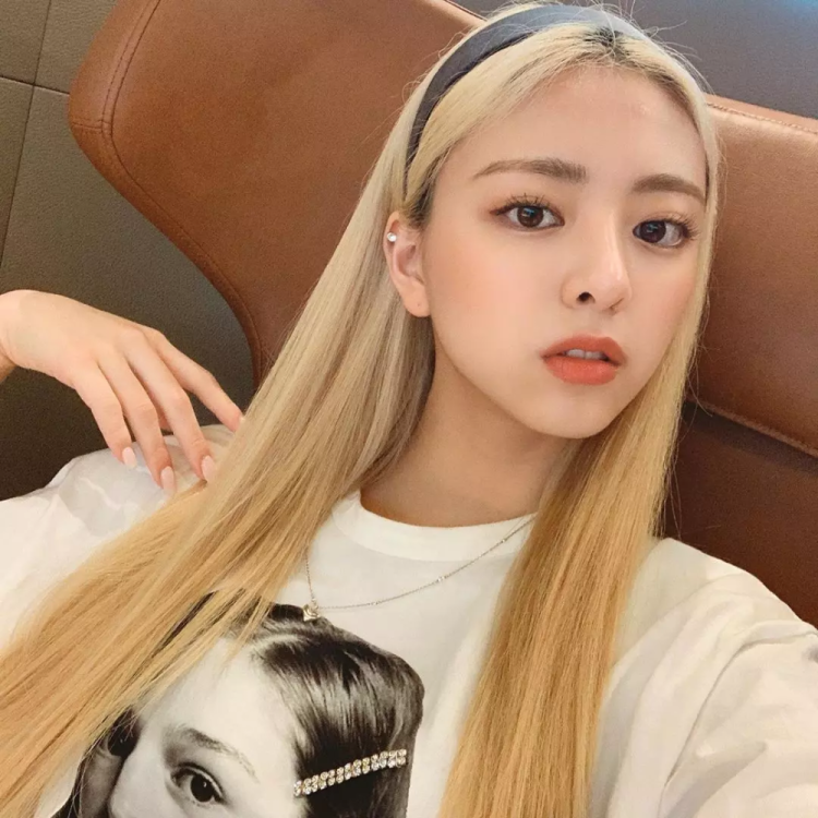 Itzy Yuna BTS