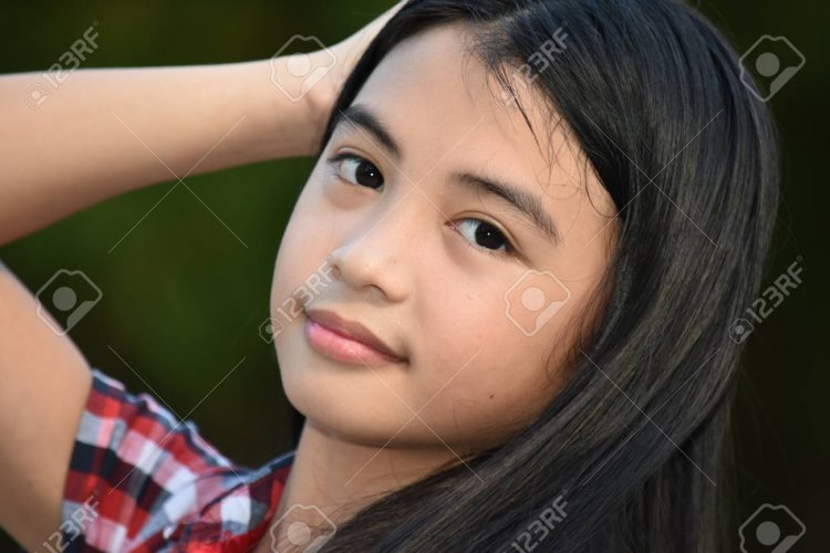 Filipina facial features