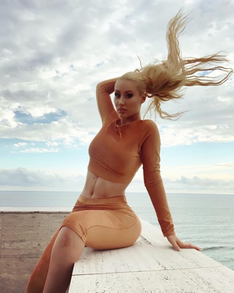 Iggy Azalea hot
