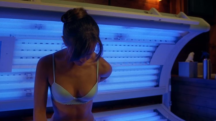 Chelan Simmons, Crystal Lowe