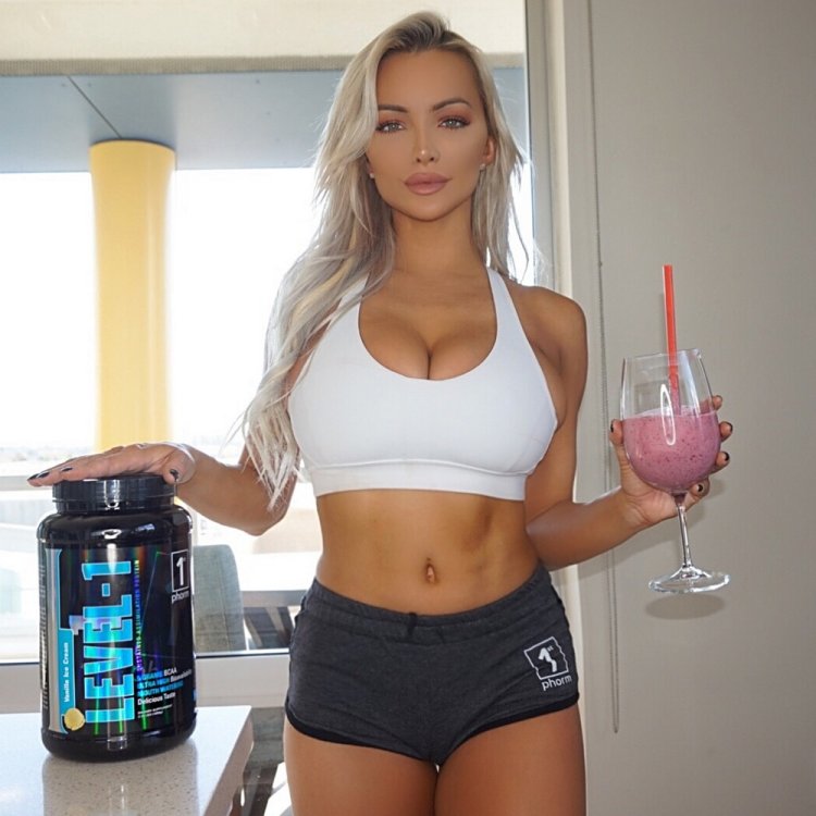 Lindsey Pelas Fitness hot
