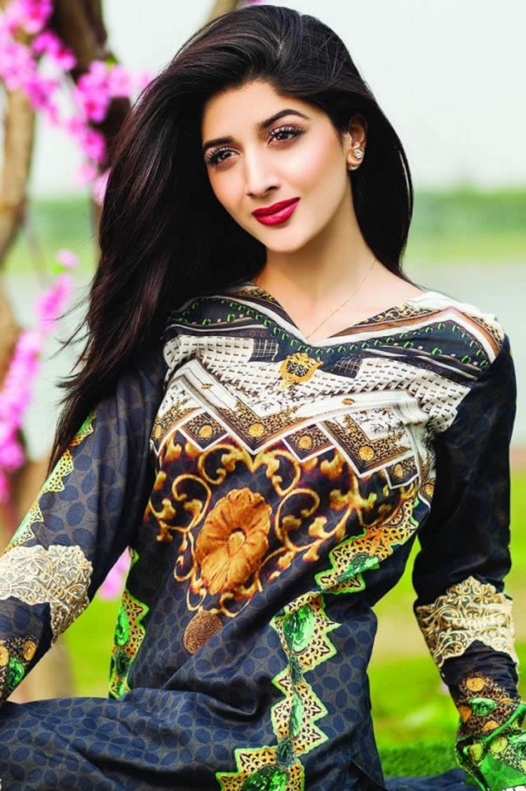 Sana Javed swimsuit