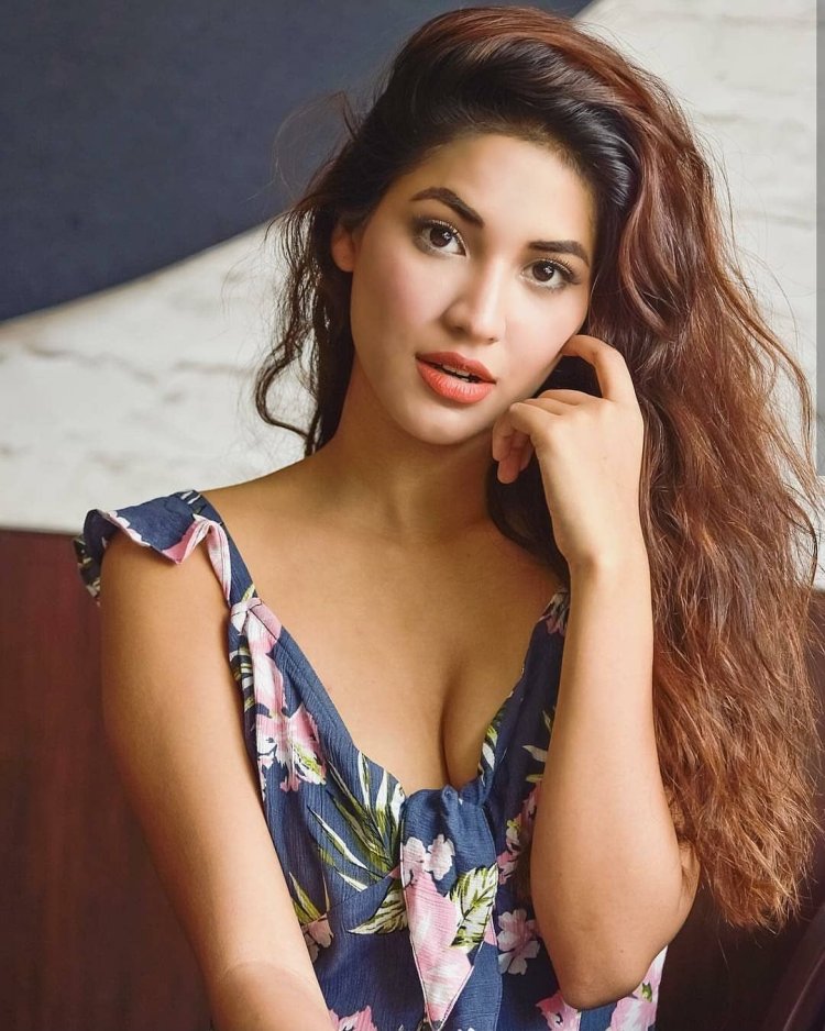 Uzbek fashion models