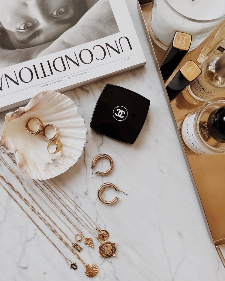 Product shooting of jewelry