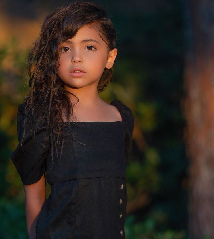 Ava little actress Vicki