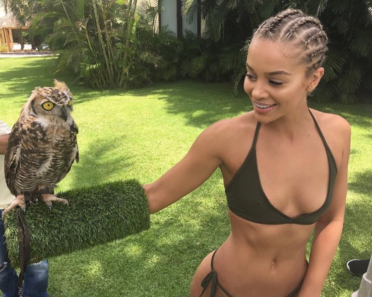 Jasmine Sanders with her parents