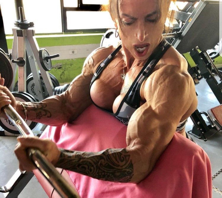 JOOAN bodybuilder woman