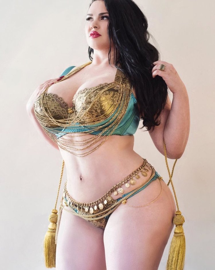Samantha Herman plus size model